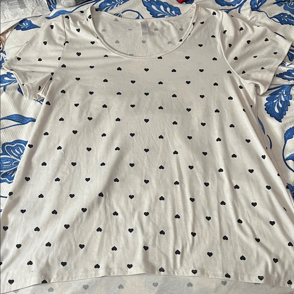 LuLaRoe Black Hearts TShirt Size XL